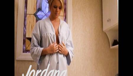 Jordana's 11 Minute Hot Nude Steamy Shower