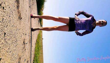 Sandra Jayde 24-09-23 Legshow and walking in shiny pantyhose