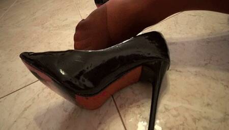 Pantyhose feet performance  SD MP4(480*360)HD