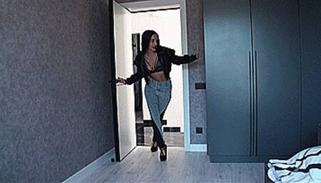 Surprise at Queen Lucy’s house (1920x1080 HD) MP4