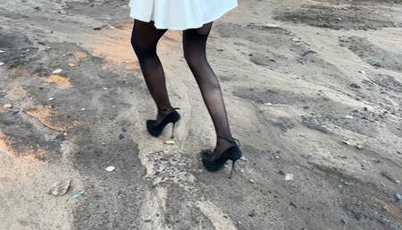 girl in high-heeled sandals is trying to hide from a man who is walking to crush her shoes And feet