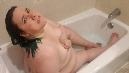 BBW Water Faucet Masturbation