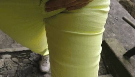 Raven: wetting green jeans outdoor