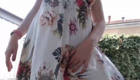 Sexy farts in the condominium garden 720HD