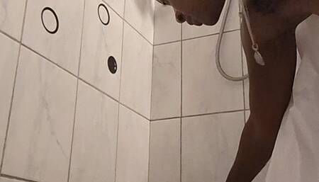 Naejae in shower cleaning out pussy