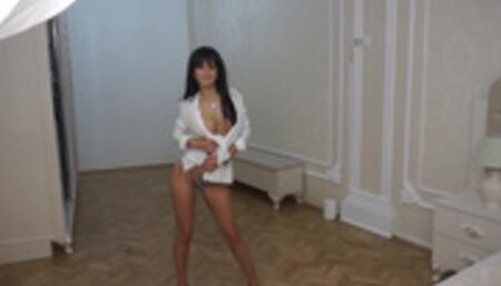 Anisyia Livejasmin modeling bikini and showing off amazing body