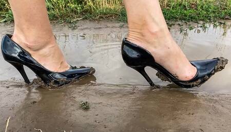 HIGH HEELS MUD High heels shoes in mud Tanya