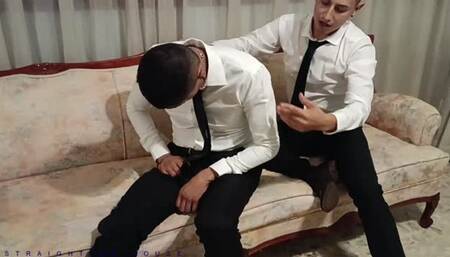 KELL DA UN MASAJE A CARLO