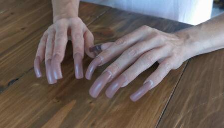 Long claws tapping wooden table