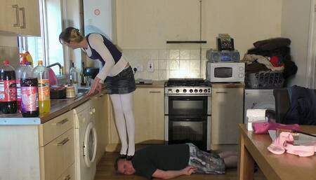 White Wool Tights & High Heels Head Crushing (4K)