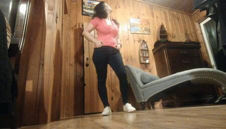 giantess milf in keds and jeans