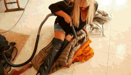 Which down jacket is better and sexier? AVI(1920x1080)FHD