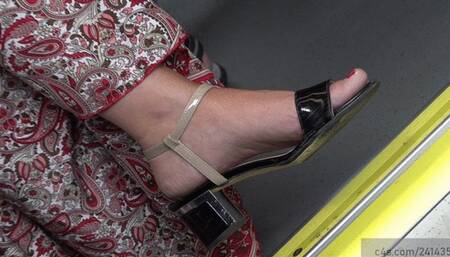 Candid foot fetish, mature feet with sandals, nice feet and toenail details