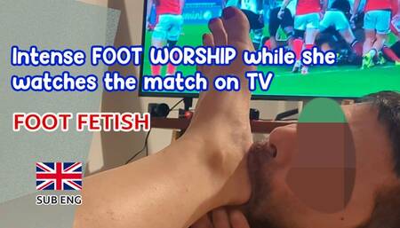 Intense foot worship while she watches TV HD [SUB ENG] foot fetish foot worship, foot licking, toe sucking
