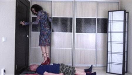 Carla - high-heeled sandals trampling Full HD