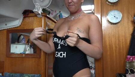 Pumping some Bikini Babes Boating