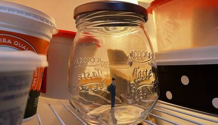 After 3 days stuck in the fridge, he still got punishment (MP4-HD 1080p)