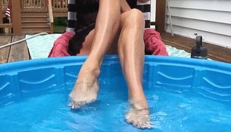 SUMMER LIMBS SPLASHING