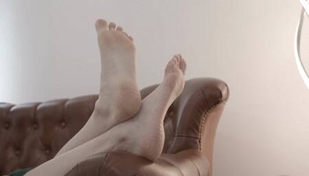 Face Under Natural Feet Of Susan - UHD 3840x2160 - 4K