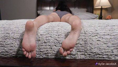 Footplay Wiggling My Bare Feet in Bed - Kylie Jacobsx - MP4 720p HD