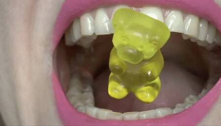 I love it how your cut and bite and saw the cheeky gummy bears  MP4 FULL HD 1080p
