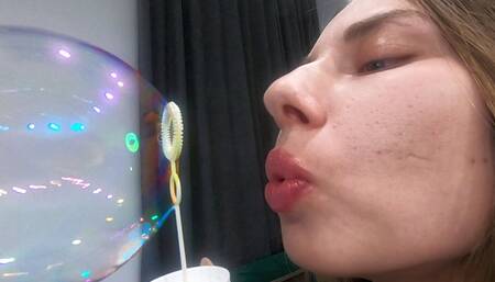 Blowing a soap bubble until it bursts (custom video part 1)