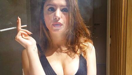 Some Dangling + Smoking countdown with a Marlboro Red 100 & an Eve 120