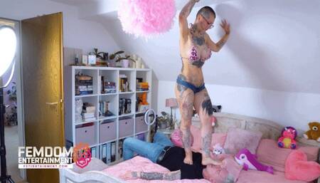 I will trample his face flat ( Trampling with Lady Sandy Foxx ) - 4K UHD MP4