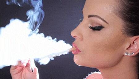 AUDIBLE Face Close-Up Smoking! (4K ULTRA HD)