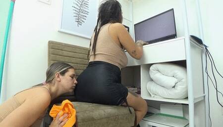 MY JOB IS SMELL YOUR FARTS PART 2 BY YASMIN BRISA AND PUCA CAM BY ALINE FULL HD