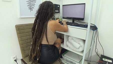 MY JOB IS SMELL YOUR FARTS PART 1 BY YASMIN BRISA AND PUCA CAM BY ALINE FULL HD