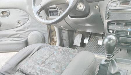 Shescamore sexy cranking battle on high heels