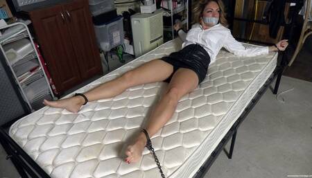 The Girl In The Basement (WMV 1080p) - Alba Zevon