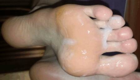 Marianne - Worshipping and cumming on her perfect soles [foot worship, footjob] (1080p)