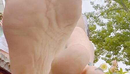 giantess foot play