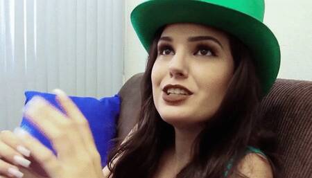 Smoking Cigar Model Model PAULA 02 (Mp41920X1080)