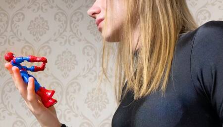 Giant Black Widow vs Spider team