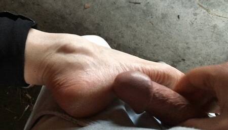 Fucked and spermed dry feet