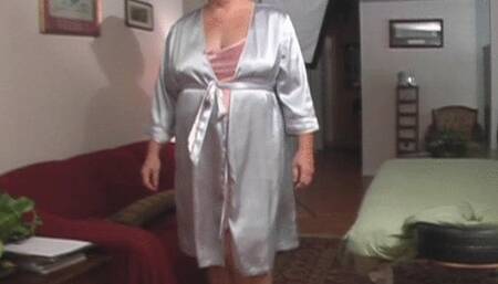 BBW Roxi Sensual Massage Theraphy Specialist Gives Happy Ending Massage To This Hairy Guy! (1st half wmv)