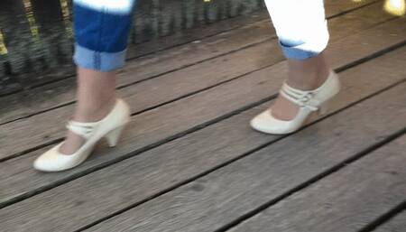 Doubble frozen cum on her dry nylon feet