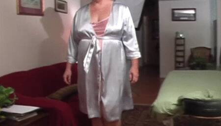 BBW Roxi Sensual Massage Theraphy Specialist Gives Happy Ending Massage To This Hairy Guy! (1st half mp4 sd)