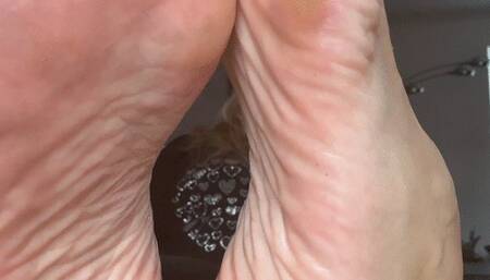 Rubbing my splendid oily soles, teasing with my high arches and wrinkled soles