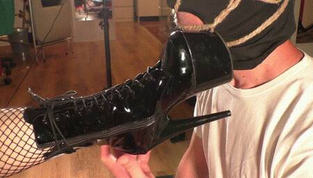 Slave is licking boot MP4 version