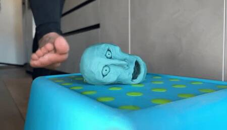 Italian Girlfriend - Slow motion walking barefoot on clay head