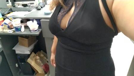 Hot Mom Nikita Shows Tits and Walks Her Feet in a Shop