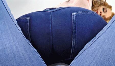 You are without oxygen under these two jeans asses! - small version