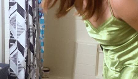 Sexy Goddesses Piss on slave  4k