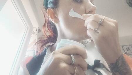 I make myself beautiful and in the meantime I really burp in an incredible way