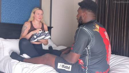 My boyfriend likes stinky feet