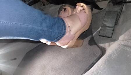 Hard driving wooden high heels